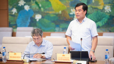Phó Chủ nhiệm Văn phòng Quốc hội Nguyễn Mạnh Hùng báo cáo công tác chuẩn bị phục vụ tổ chức Diễn đàn
