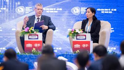 Ông Jonathan Pincus, Chuyên gia Kinh tế quốc tế cấp cao của Tổ chức phát triển Liên hợp quốc (UNDP) tại Việt Nam chia sẻ kinh nghiệm quốc tế về nâng cao năng suất 