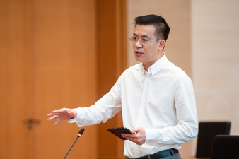 Tổng Giám đốc Truyền hình Quốc hội Việt Nam Lê Quang Minh góp ý về công tác truyền thông tại tại Hội nghị