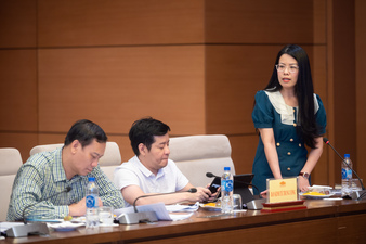 Đại diện Báo Đại biểu Nhân dân báo cáo về việc triên khai công tác tuyên truyền về Diễn đàn