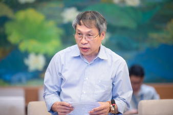 Đại diện Viện Hàn lâm khoa học xã hội Việt Nam phát biểu