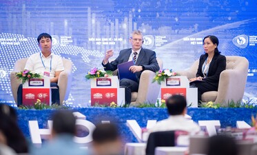 Ông Jonathan Pincus, Chuyên gia Kinh tế quốc tế cấp cao của Tổ chức phát triển Liên hợp quốc (UNDP) tại Việt Nam chia sẻ kinh nghiệm quốc tế về nâng cao năng suất 