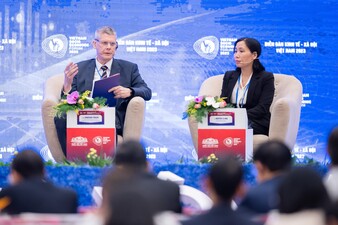 Ông Jonathan Pincus, Chuyên gia Kinh tế quốc tế cấp cao của Tổ chức phát triển Liên hợp quốc (UNDP) tại Việt Nam chia sẻ kinh nghiệm quốc tế về nâng cao năng suất 