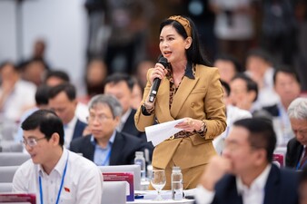 Tổng Giám đốc điều hành Tập đoàn Liên Thái Bình Dương Lê Hồng Thủy Tiên phát biểu đề xuất những giải pháp cơ chế, chính sách đột phá giúp doanh nghiệp vượt khó.