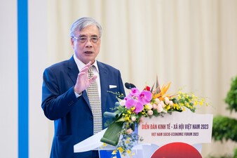 PGS.TS Trần Đình Thiên, nguyên Viện trưởng Viện Kinh tế Việt Nam trình bày tham luận: "Khơi thông nguồn lực, phát huy nội lực, đưa nền kinh tế sớm phục hồi và bứt phá phát triển"