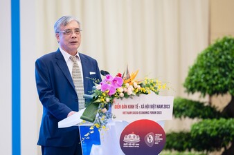PGS.TS Trần Đình Thiên, nguyên Viện trưởng Viện Kinh tế Việt Nam trình bày tham luận: "Khơi thông nguồn lực, phát huy nội lực, đưa nền kinh tế sớm phục hồi và bứt phá phát triển"