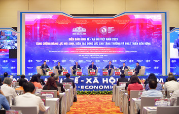 Quang cảnh phiên thảo luận bàn tròn