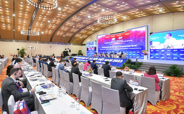 Quang cảnh phiên họp chuyên đề 1