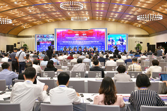 Quang cảnh phiên thảo luận bàn tròn