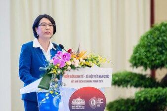 Viện trưởng Viện Nghiên cứu quản lý kinh tế Trung ương TS.Trần Thị Hồng Minh trình bày tham luận về “Cơ cấu lại nền kinh tế 2021-2025: Vai trò quan trọng trong phát huy năng lực nội sinh, thúc đẩy tăng trưởng và phát triển bền vững”