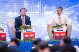 Thứ trưởng Bộ Tài chính Võ Thành  Hưng phát biểu. 