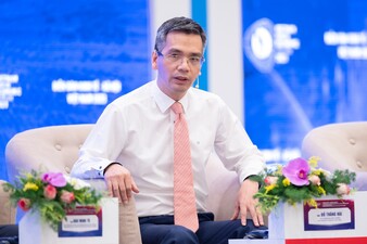 Thứ trưởng Bộ Tài chính Võ Thành  Hưng phát biểu. 