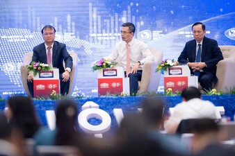 Thứ trưởng Bộ Tài chính Võ Thành  Hưng phát biểu. 