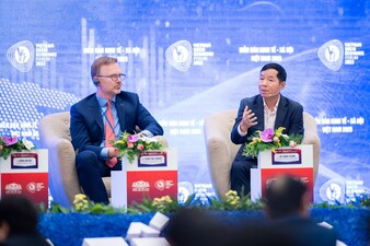 TS. Vũ Thành Tự Anh, Giám đốc Trường Chính sách công và Quản lý Fulbright phát biểu. 