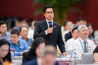 TS.Vũ Tiến Lộc, Đại biểu Quốc hội, Chủ tịch Trung tâm trọng tài Quốc tế Việt Nam phát biểu. 