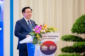 Chủ tịch Quốc hội Vương Đình Huệ phát biểu khai mạc và chỉ đạo Diễn đàn Kinh tế - Xã hội năm 2023