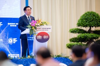 Chủ tịch Quốc hội Vương Đình Huệ phát biểu khai mạc và chỉ đạo Diễn đàn Kinh tế - Xã hội năm 2023