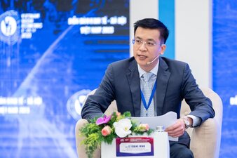 Ông Lê Quang Minh, Tổng Giám đốc Truyền hình Quốc hội Việt Nam điều phối thảo luận