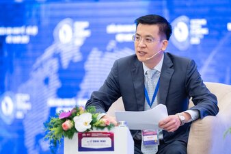 Ông Lê Quang Minh, Tổng Giám đốc Truyền hình Quốc hội Việt Nam điều phối thảo luận