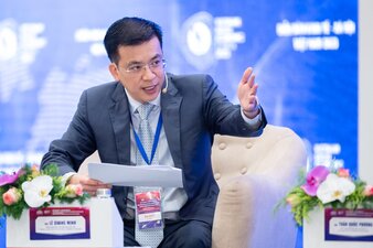 Ông Lê Quang Minh, Tổng Giám đốc Truyền hình Quốc hội Việt Nam điều phối thảo luận