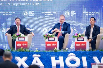 Ông Sebastian Eckardt, Giám đốc khối nghiệp vụ kinh tế vĩ mô, thương mại và đầu tư - khu vực Đông Á Thái Bình Dương, Ngân hàng Thế giới
