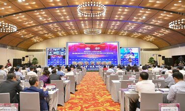 Quang cảnh phiên toàn thể